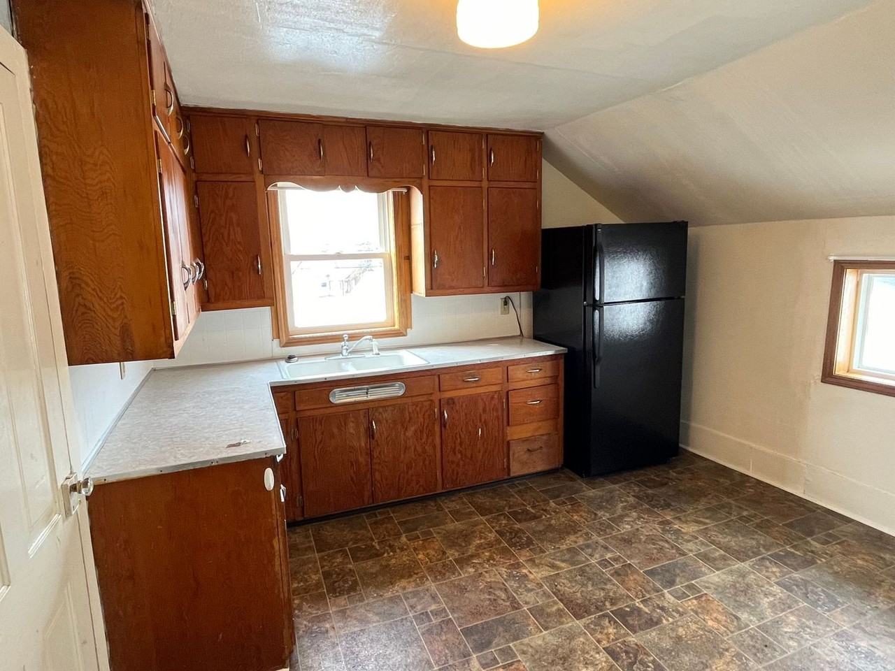 302 N Genesee St - Photo 3 of 16