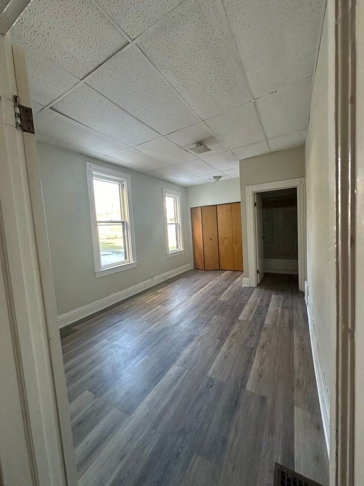 906-908 Lock Street - Photo 3 of 17