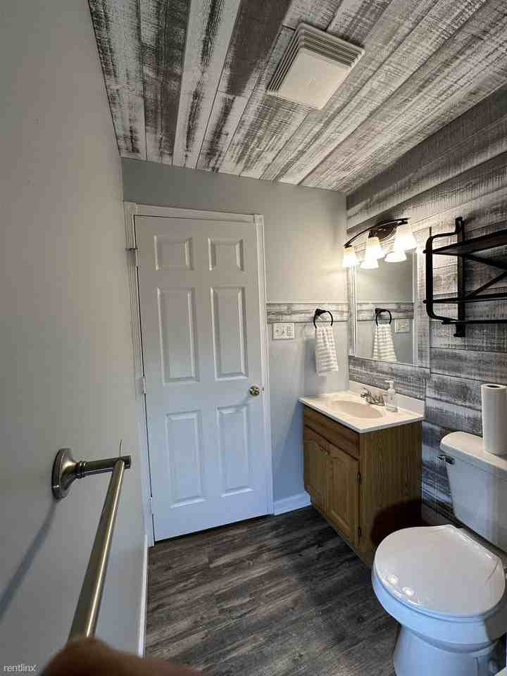 1501 Continental Dr - Photo 2 of 13