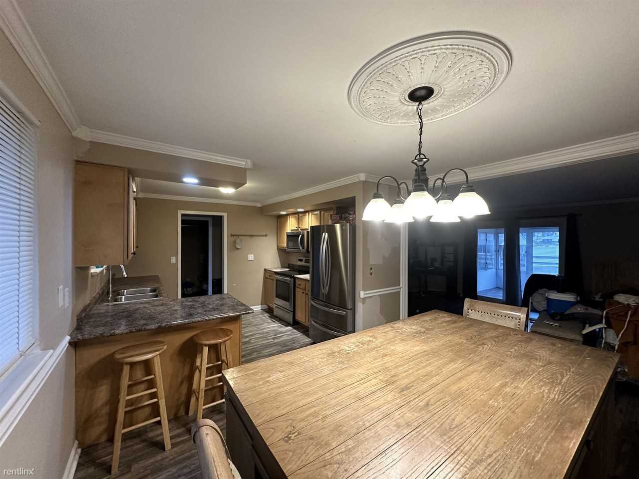 1501 Continental Dr - Photo 3 of 13