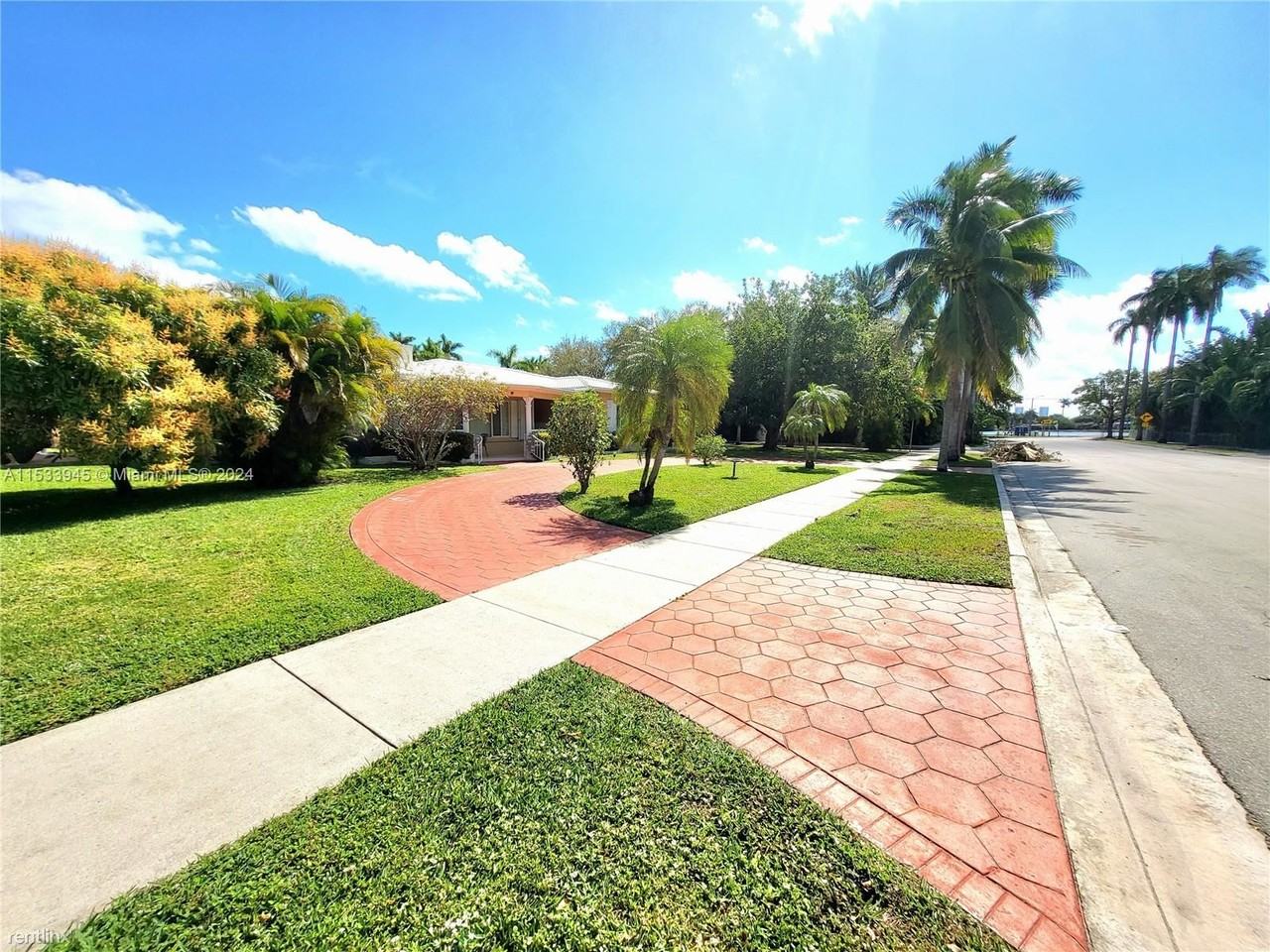 215 S 12th Ave - Photo 3 of 23