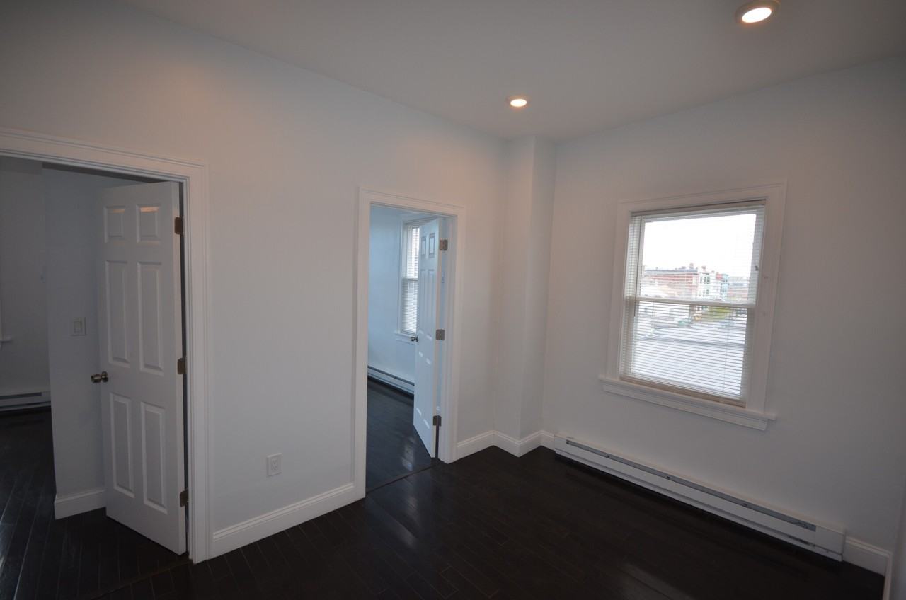 23 Chelsea St #4 - Photo 6 of 9