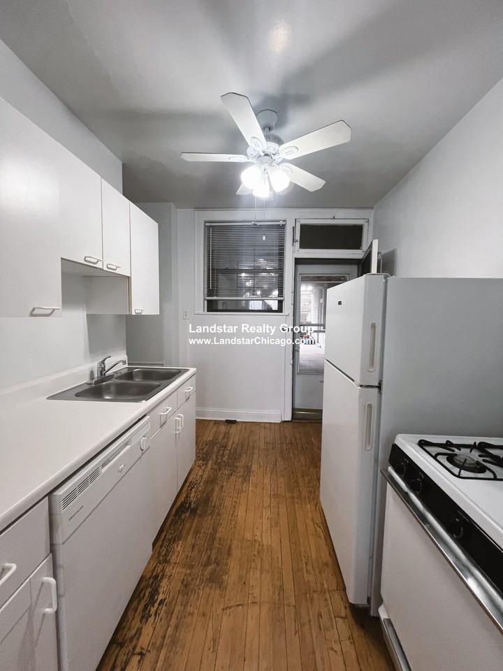 2419 W Sunnyside Ave #2 - Photo 3 of 15