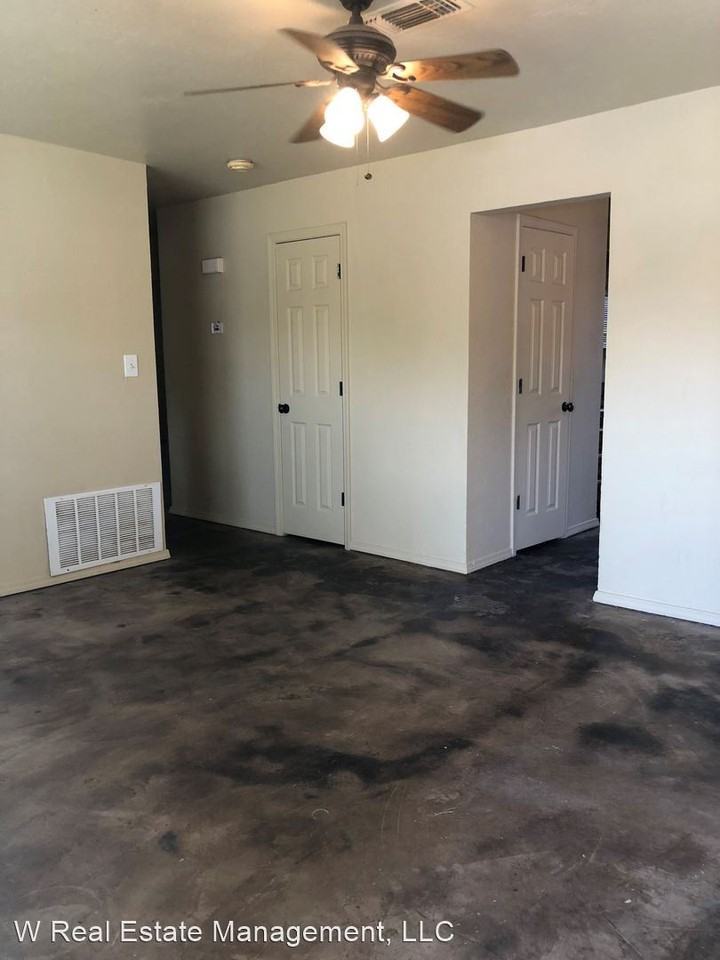 2906 Dunaway St - Photo 2 of 10