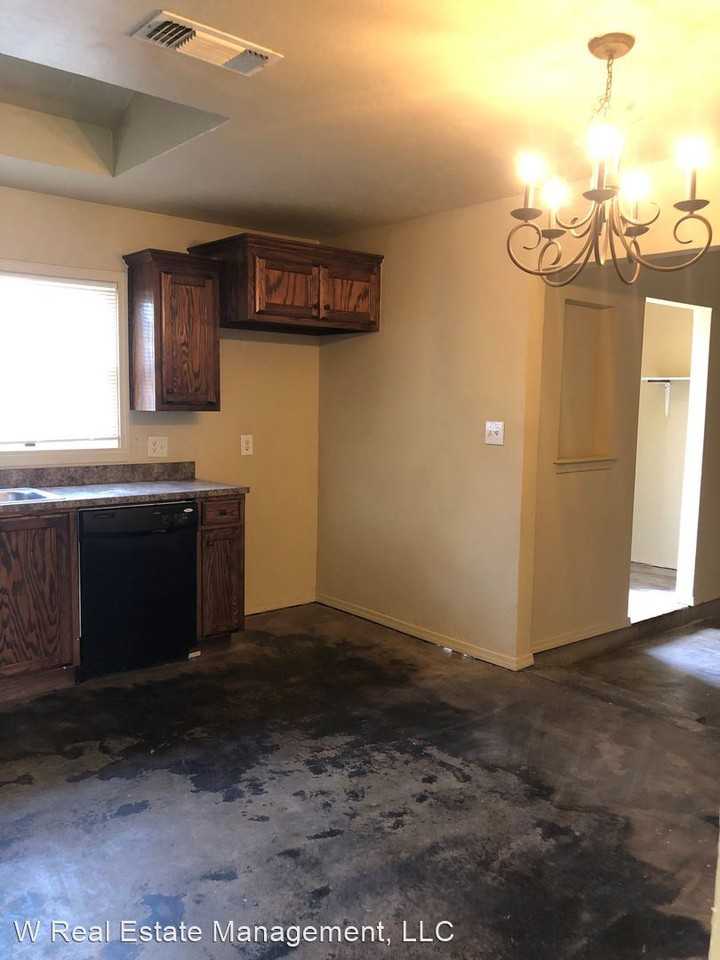 2906 Dunaway St - Photo 3 of 10