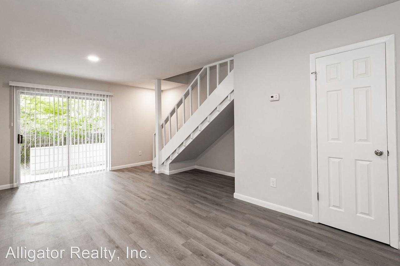 4251 SW 21st Place - Photo 3 of 27