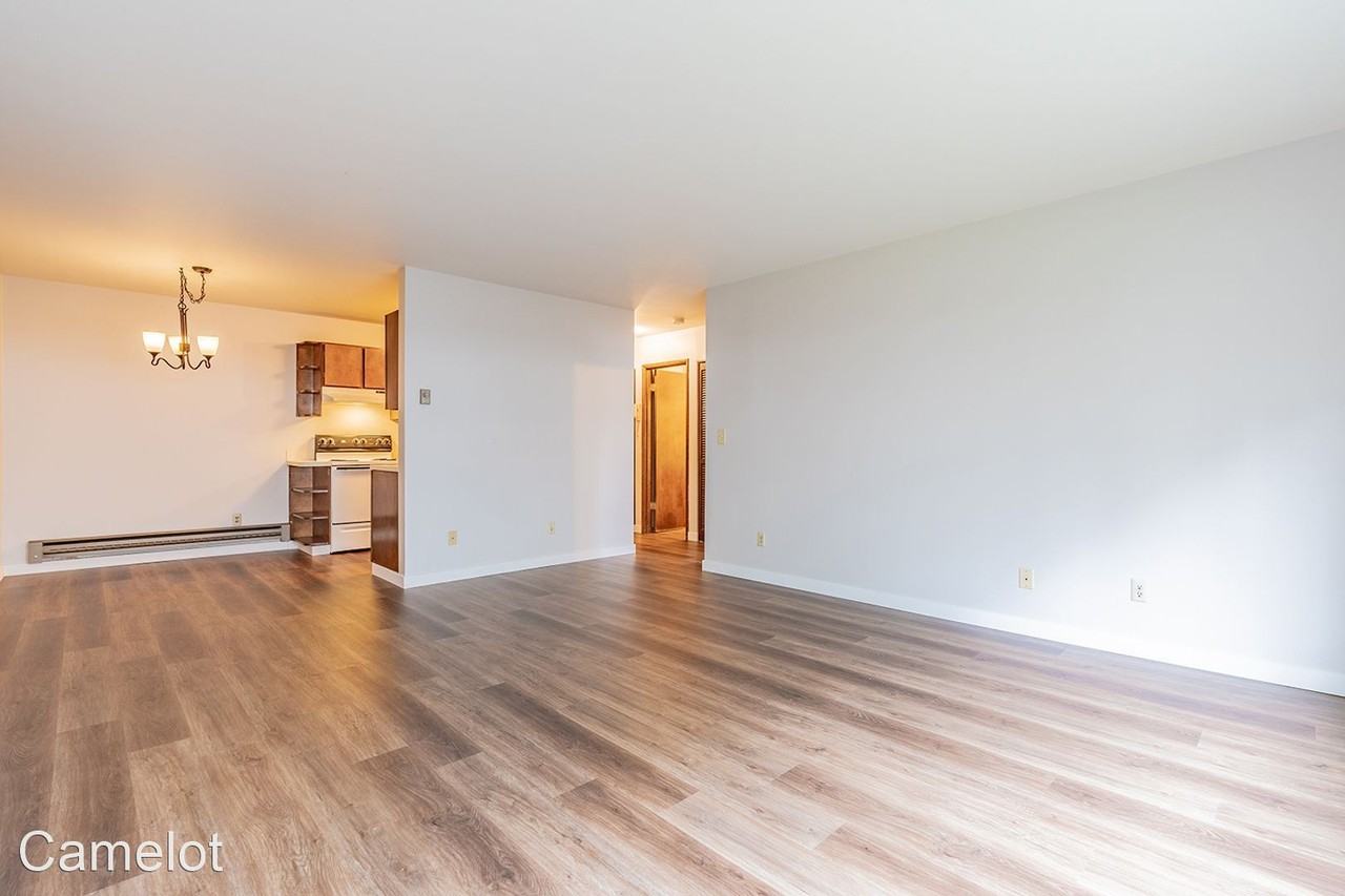 533 Harvard Ave E - Photo 3 of 14