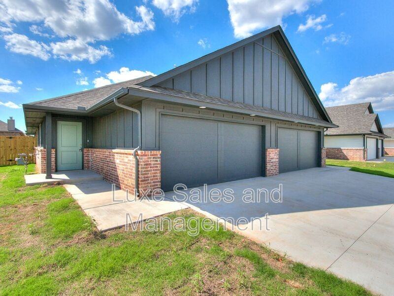 8005 Nw 105th Ter - Photo 2 of 31