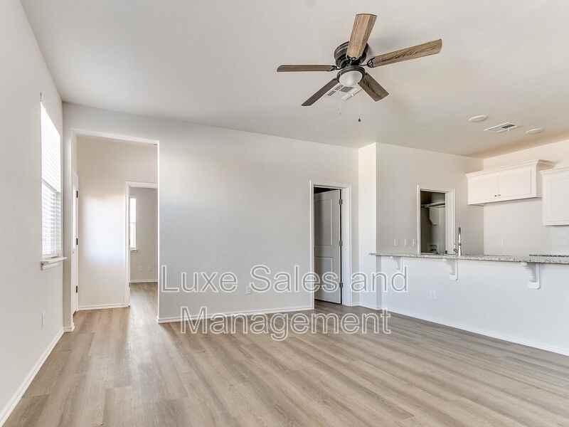 10516 Utica Dr - Photo 6 of 38