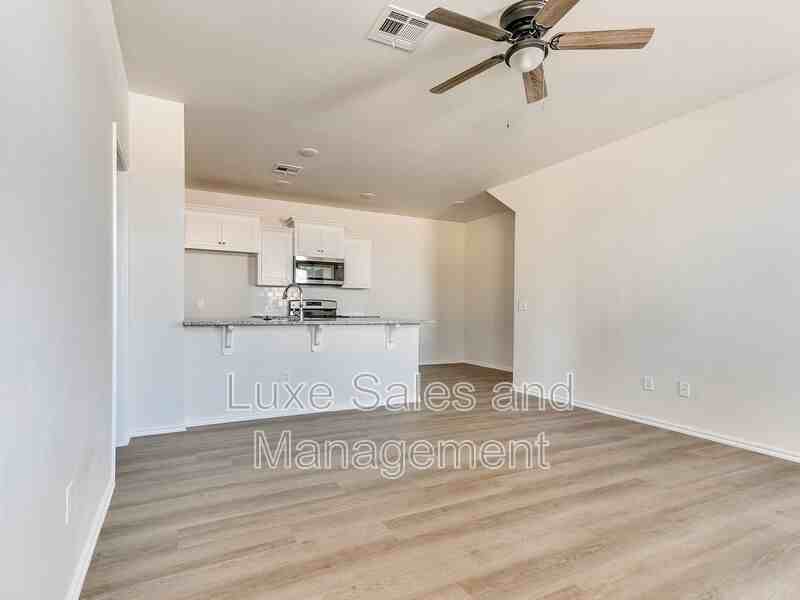 10516 Utica Dr - Photo 7 of 38