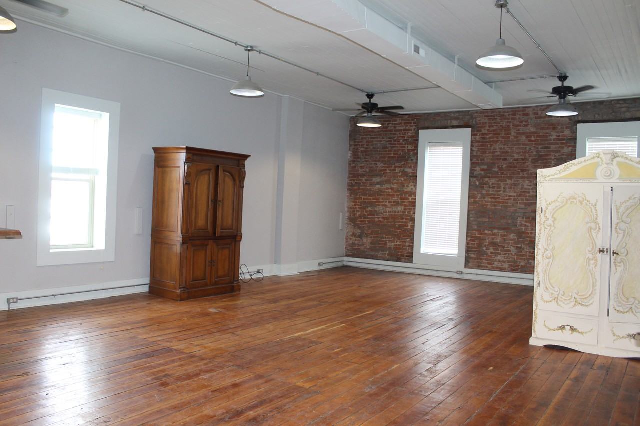 208 W Mason St - Photo 2 of 5