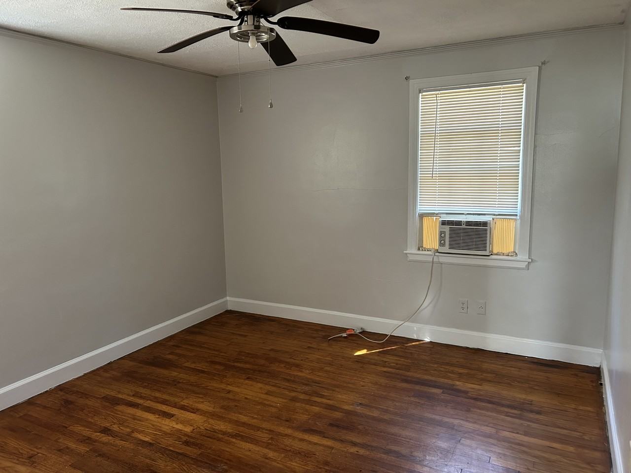 3619 Woodlawn Ave - Photo 2 of 5