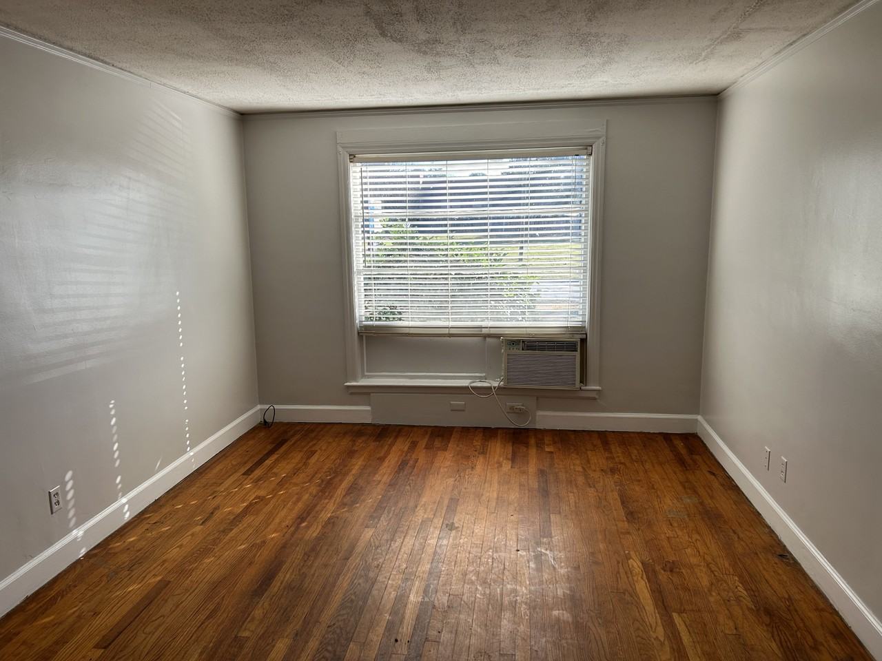 3619 Woodlawn Ave - Photo 5 of 5