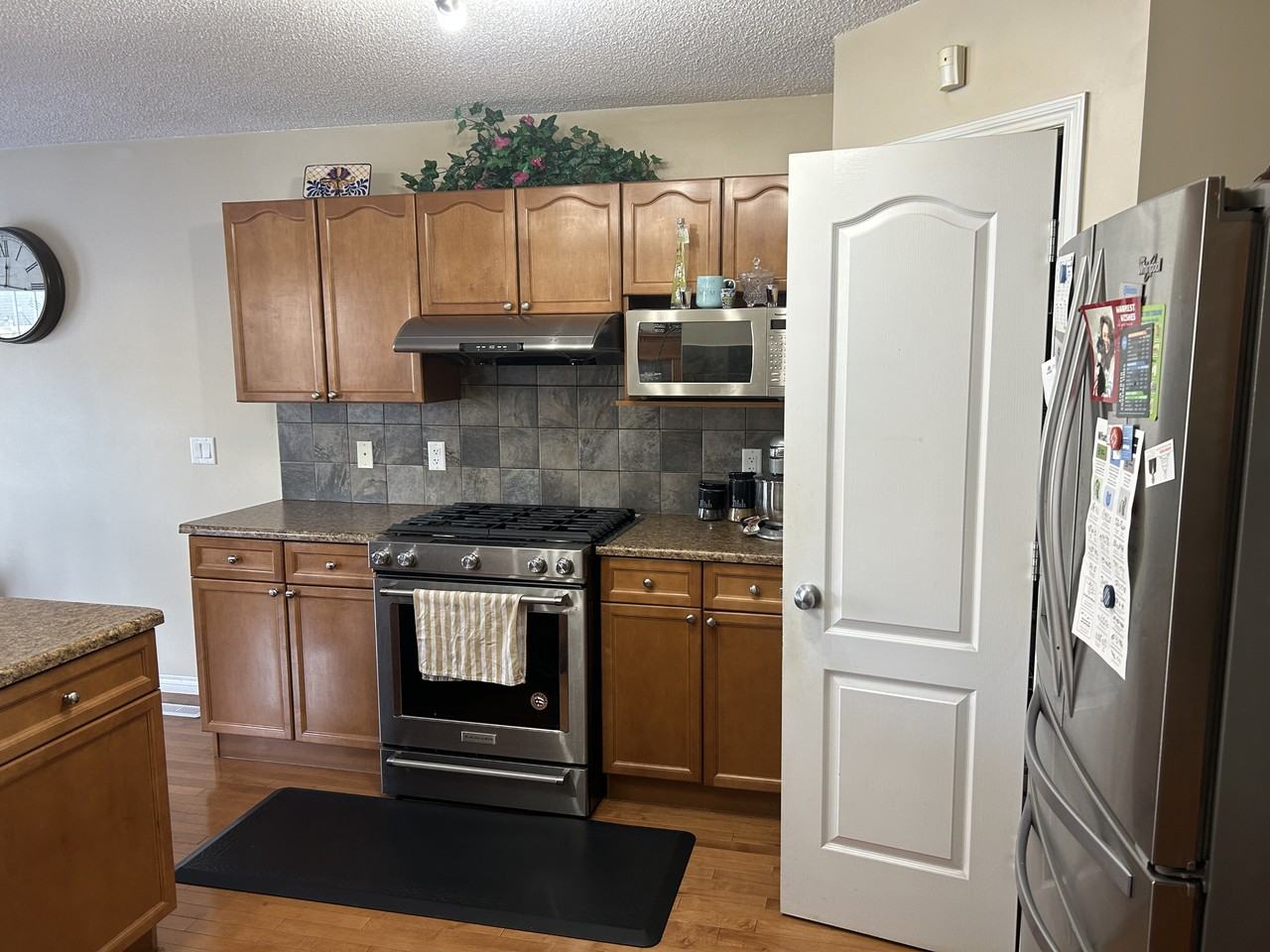 3228 22 St Nw - Photo 2 of 34