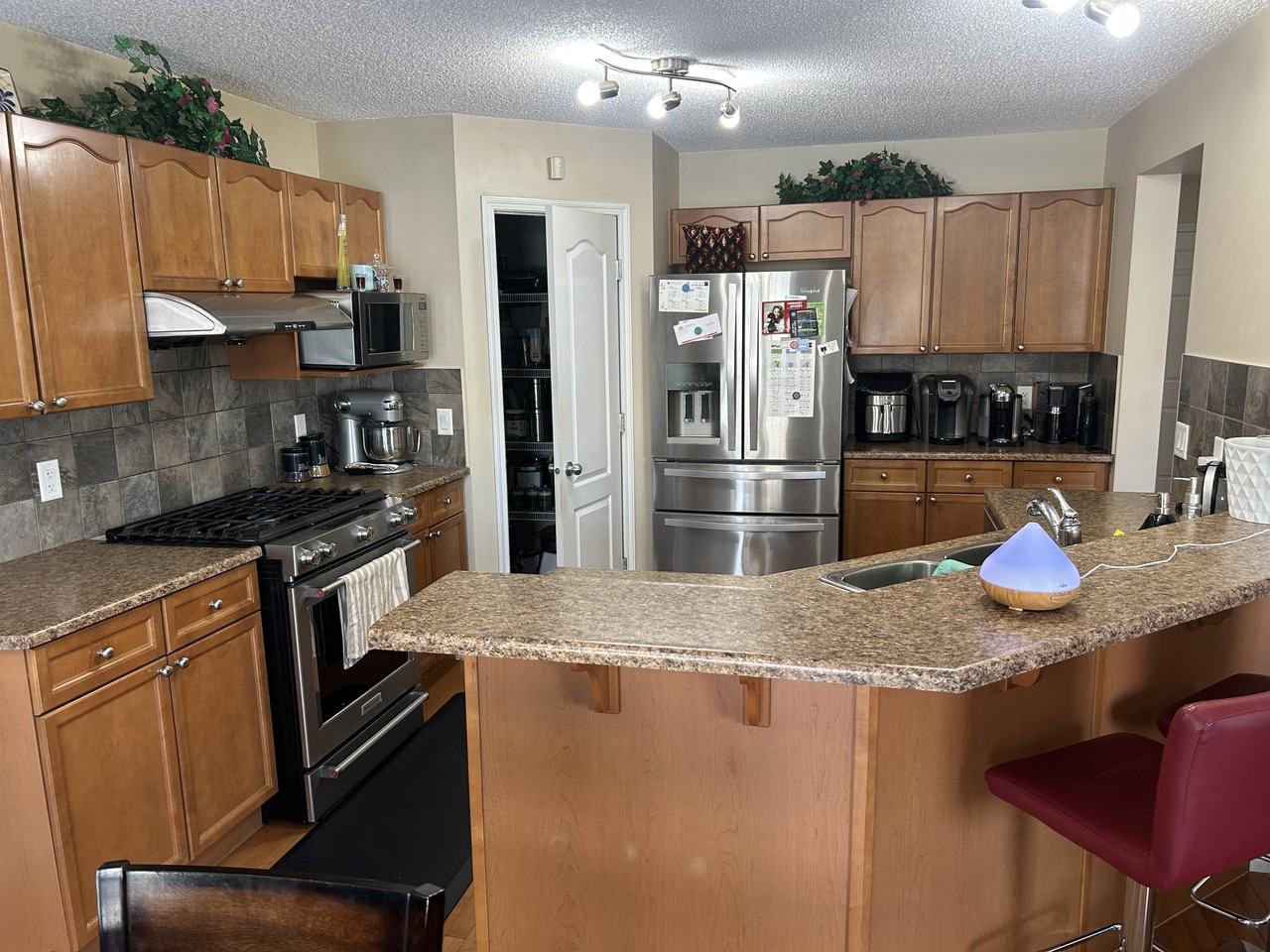 3228 22 St Nw - Photo 3 of 34