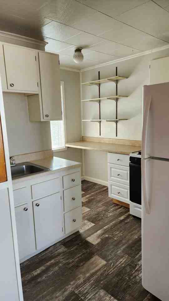 1120 Milton St - Photo 3 of 5