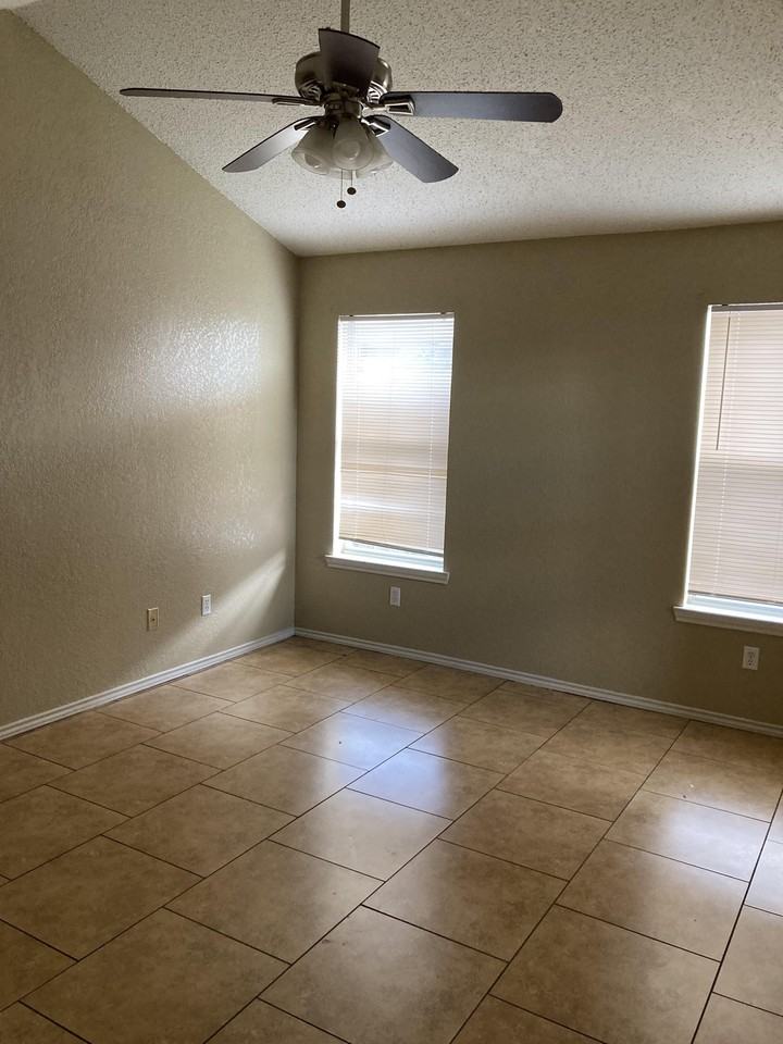 2207 Waterfall Dr - Photo 4 of 4