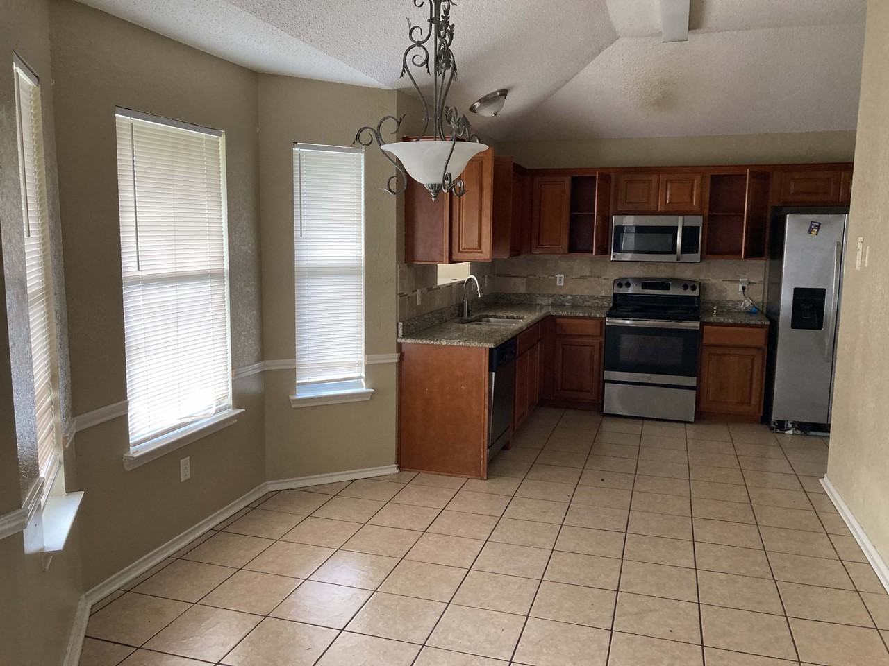 2207 Waterfall Dr - Photo 3 of 4