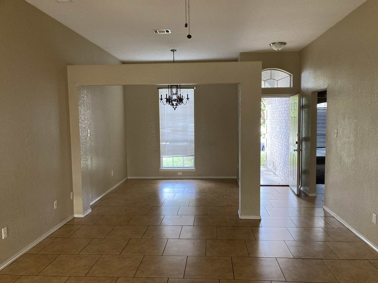 2207 Waterfall Dr - Photo 2 of 4
