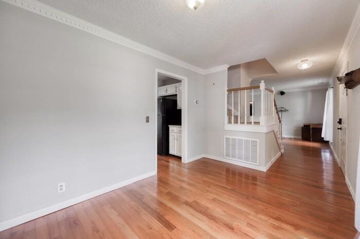 1204 Placid Ct - Photo 2 of 19