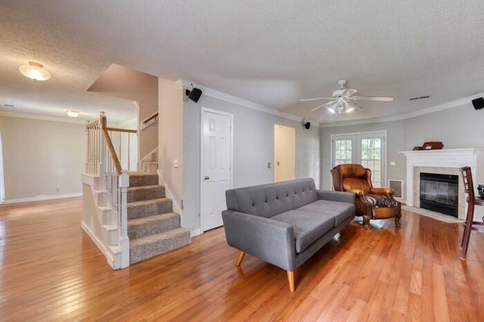 1204 Placid Ct - Photo 3 of 19