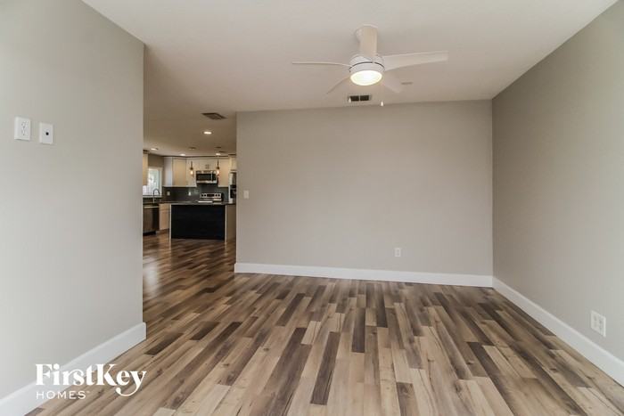 1416 Carlson Dr - Photo 3 of 14