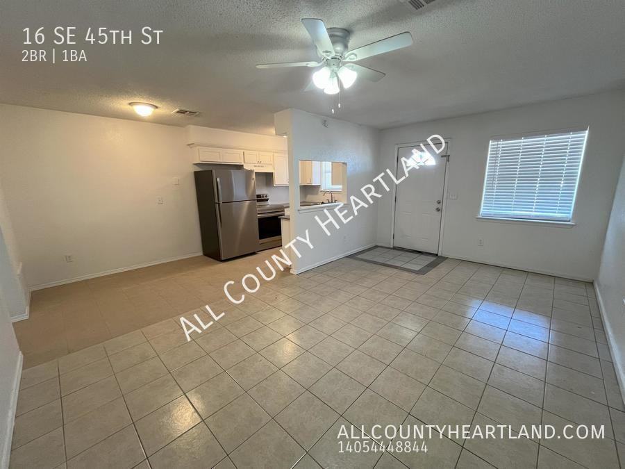 16 Se 45th St - Photo 2 of 10