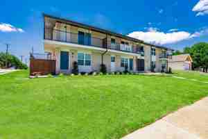 featured image of 601 N Ewing Ave