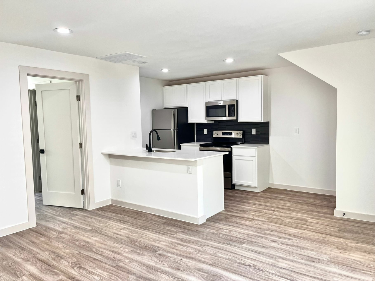 2909 Lucas - Photo 3 of 29