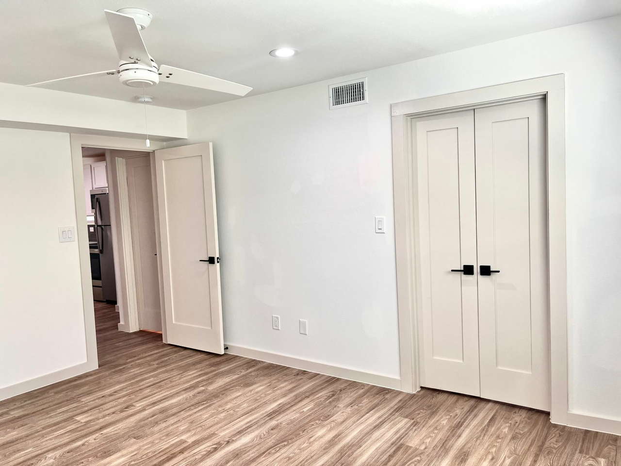 2909 Lucas - Photo 4 of 29