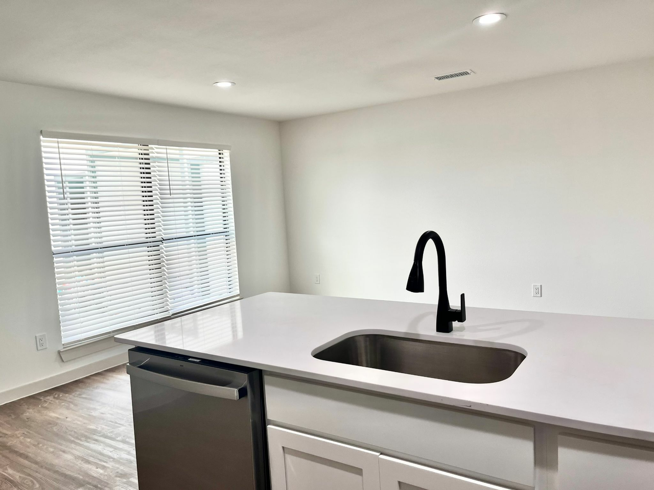 2909 Lucas - Photo 5 of 29