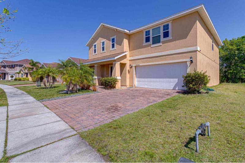 2251 Waukegan Dr - Photo 2 of 33