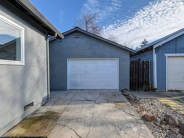 110 Brookview St - Photo 2 of 23