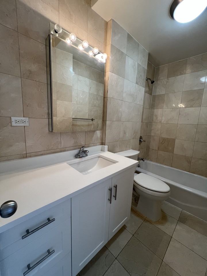 248 E 38th St #2C - Photo 4 of 4