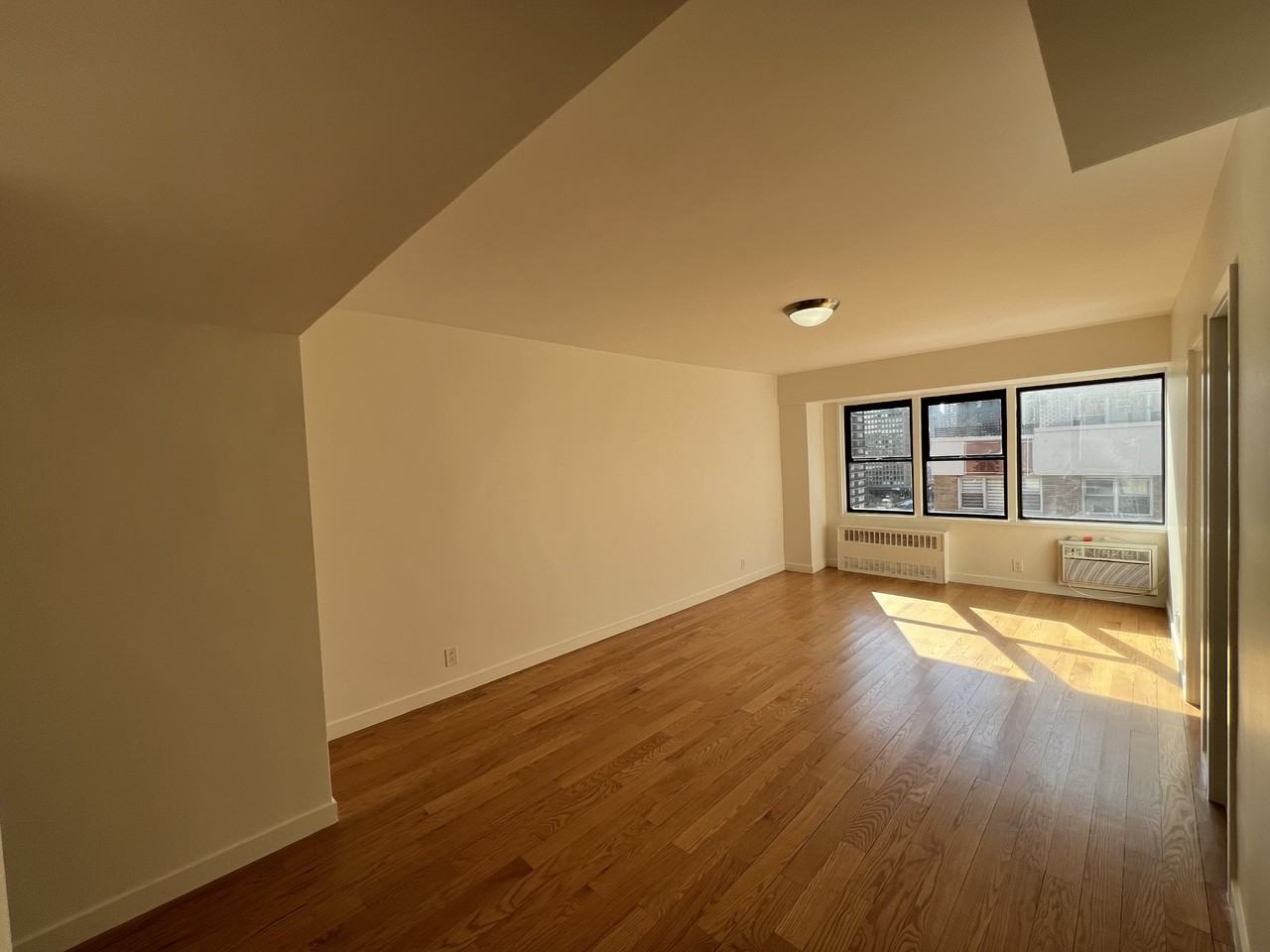 248 E 36th St #10K - Photo 2 of 4