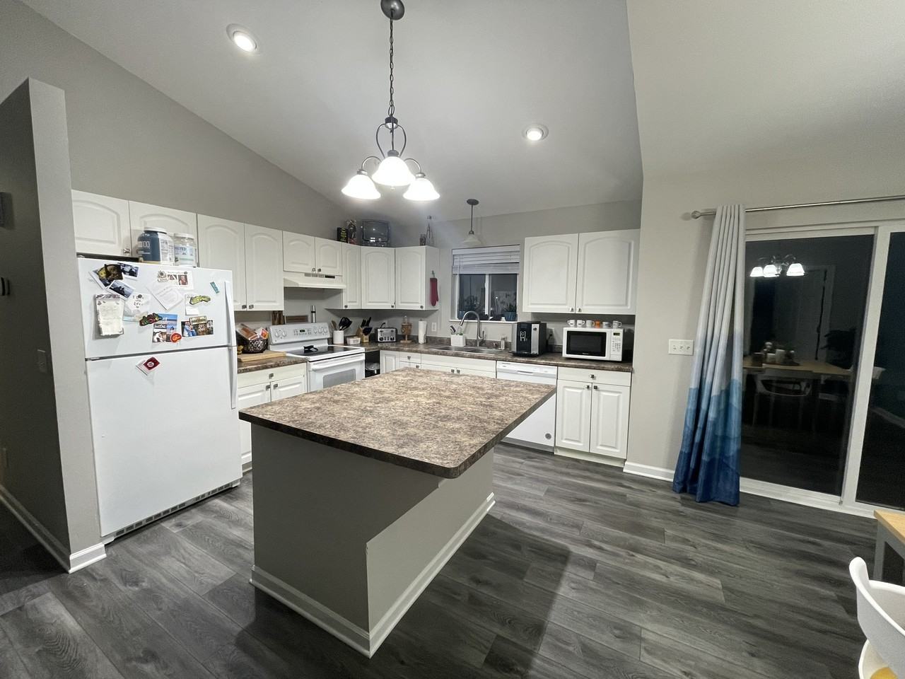 3576 Ridgeway Ave, Madison, WI 53704 3 Bedroom Apartment for 2,095