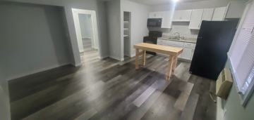 featured image of 909 7th St S #3