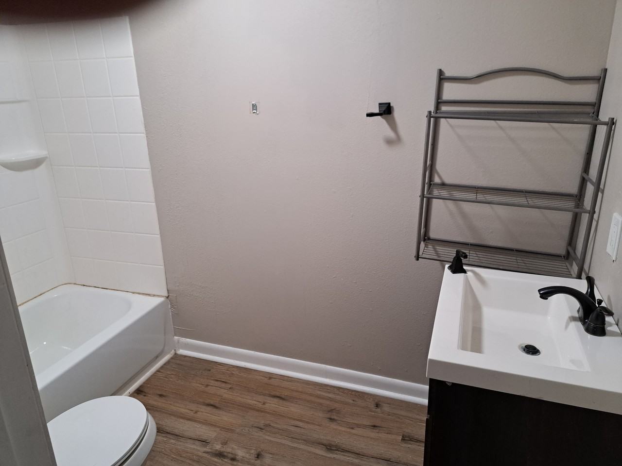 1432 W 5th Ave #NA - Photo 5 of 5