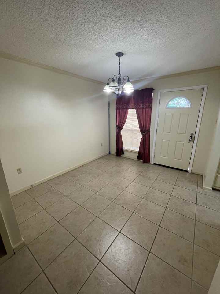 9833 Siegen Ln #9833 - Photo 5 of 32