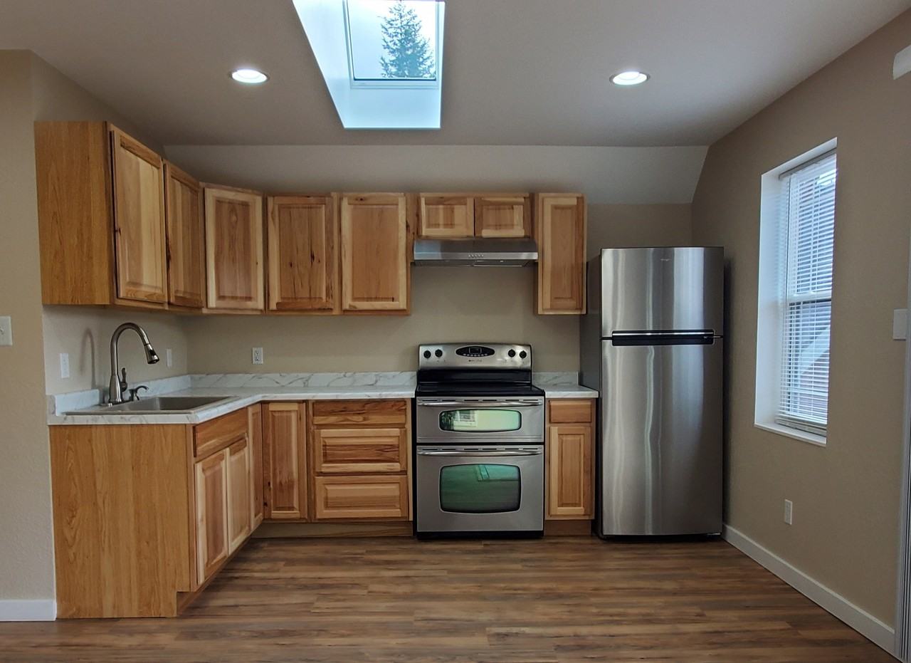 1004 Sunrise Rd #B - Photo 2 of 11