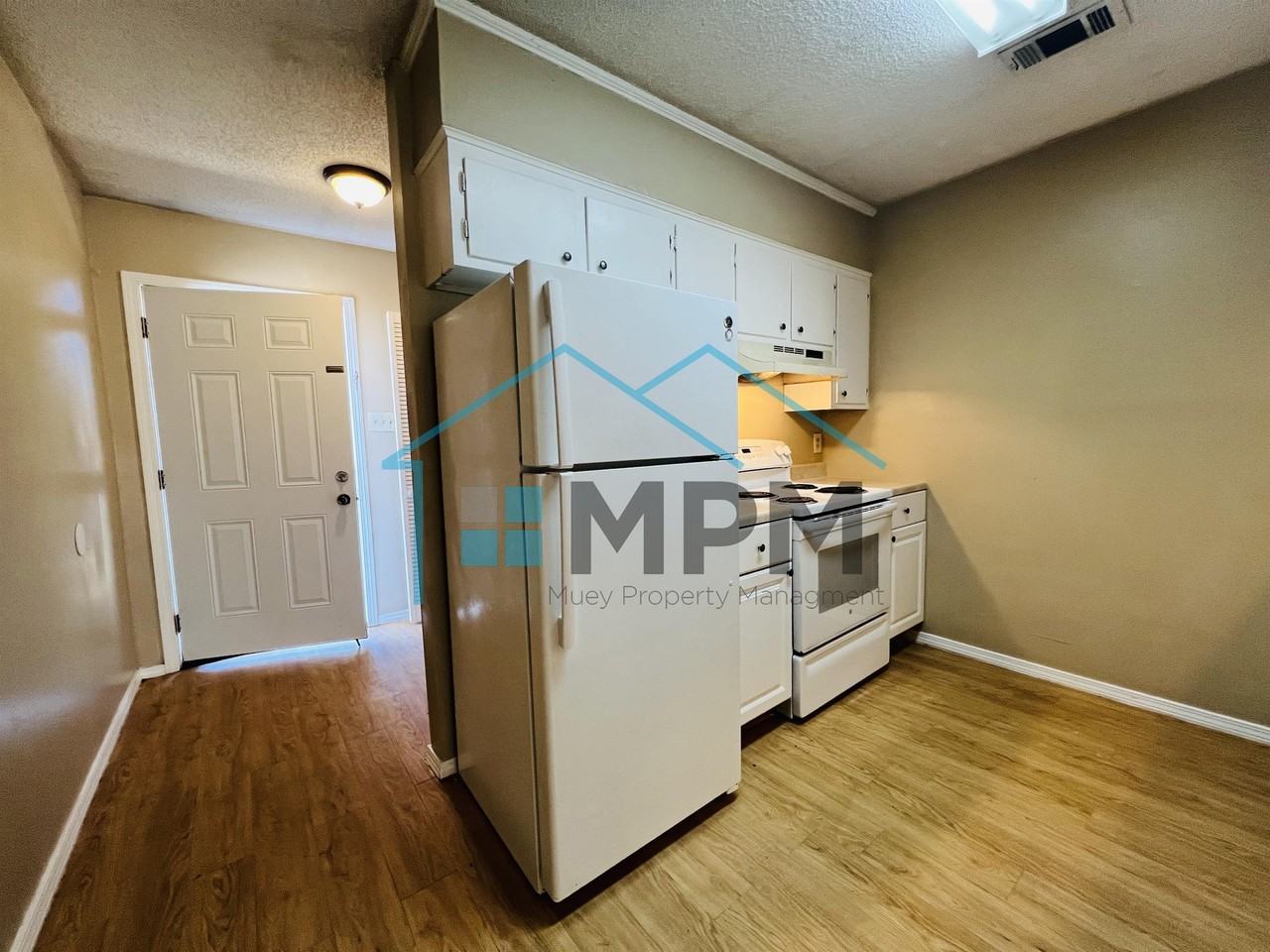 144 Jennifer Ln #14 - Photo 3 of 9