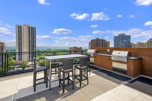 featured image of 2470 N Clark St