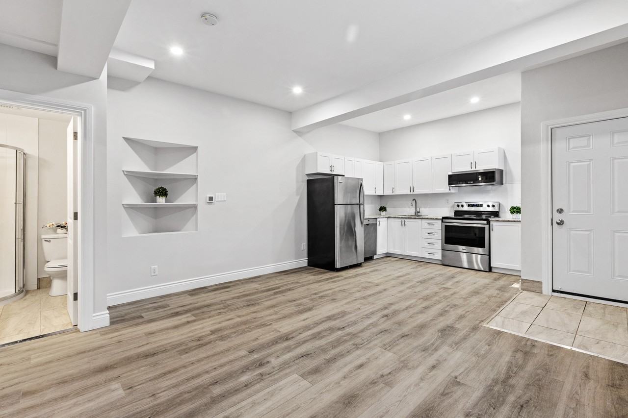 224 Lebreton St N #1 - Photo 3 of 11