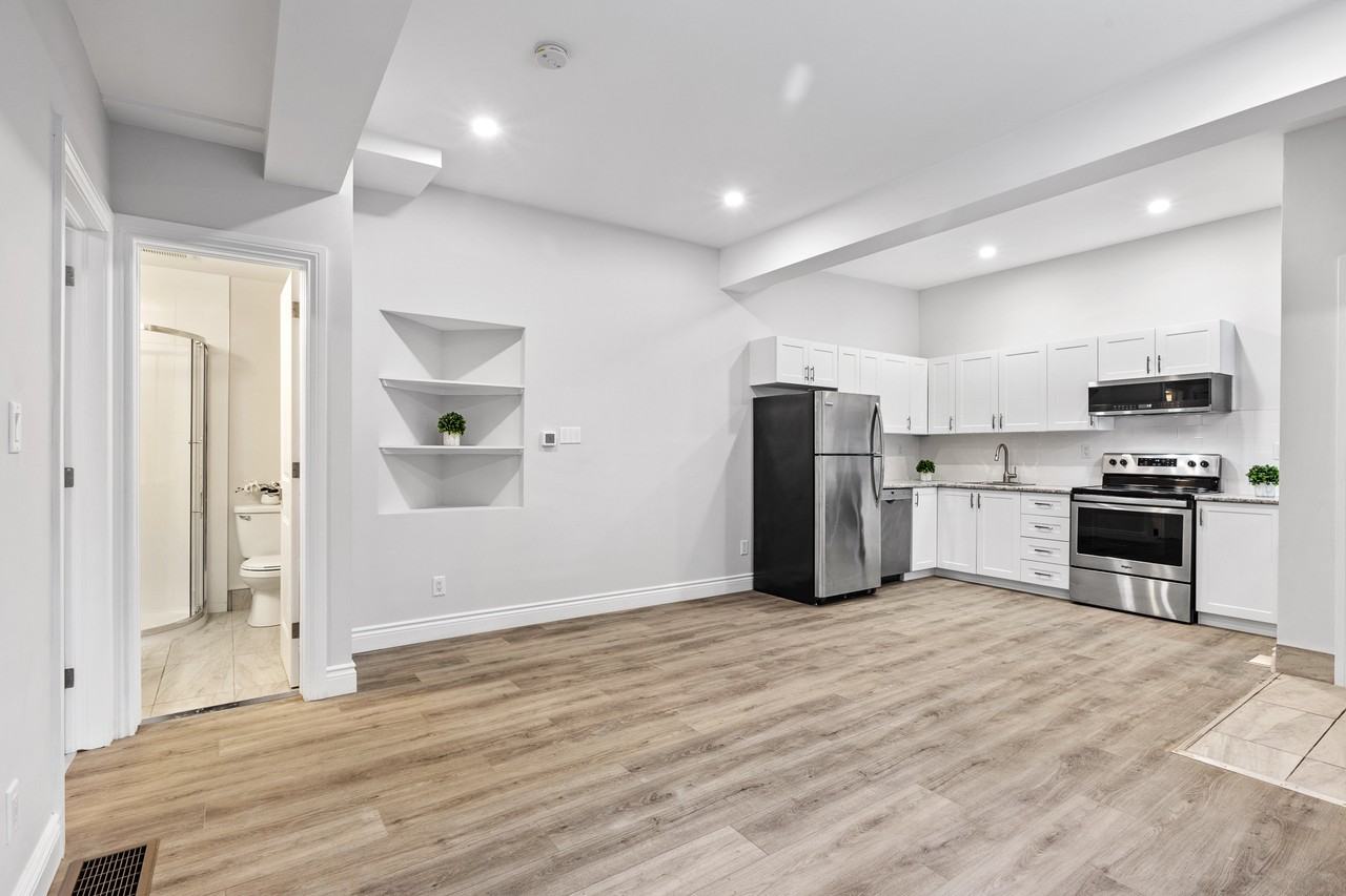 224 Lebreton St N #1 - Photo 4 of 11