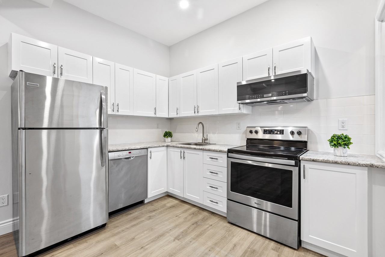 224 Lebreton St N #1 - Photo 5 of 11