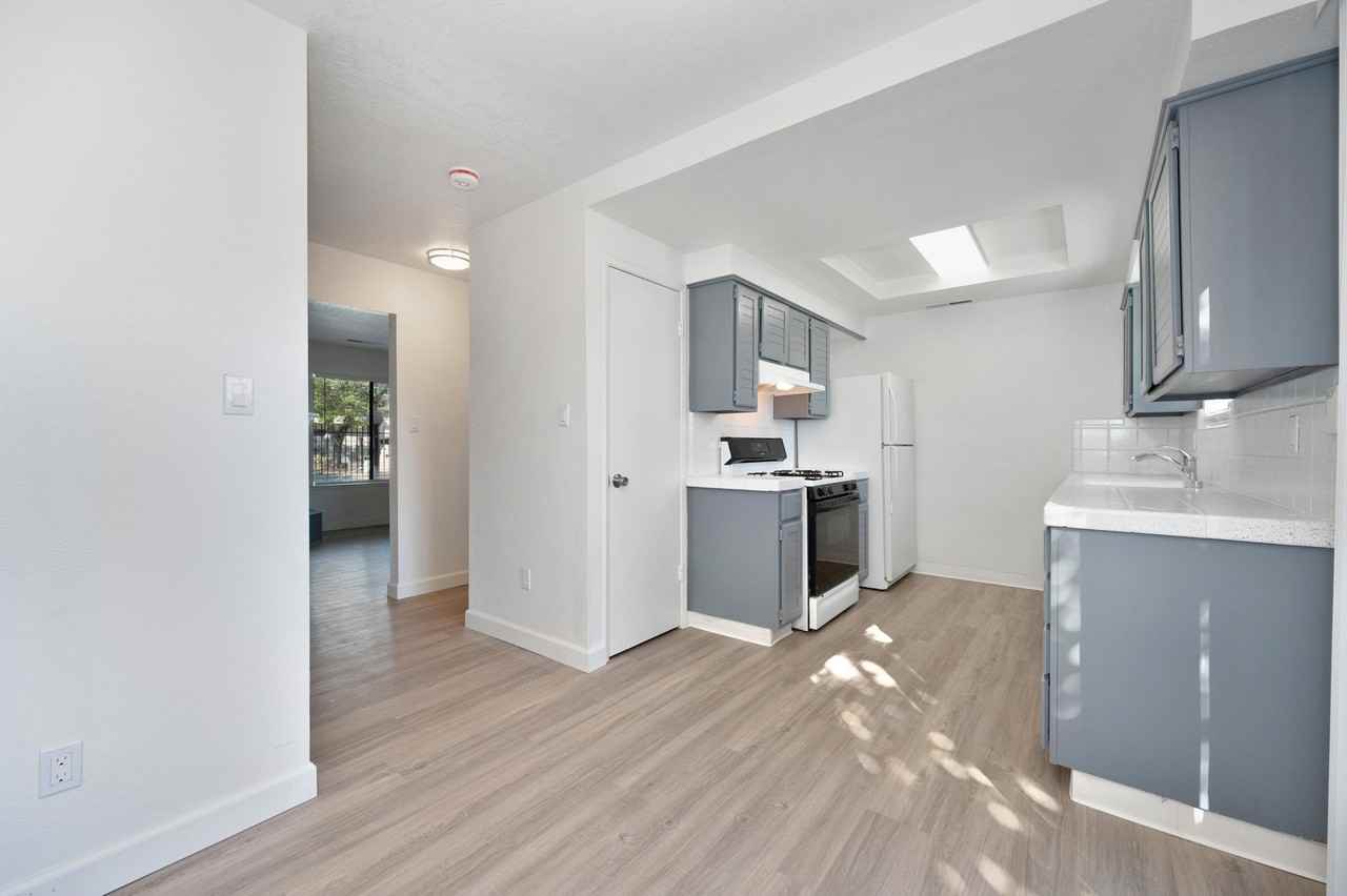 Townhomes at 201 - Photo 5 of 40