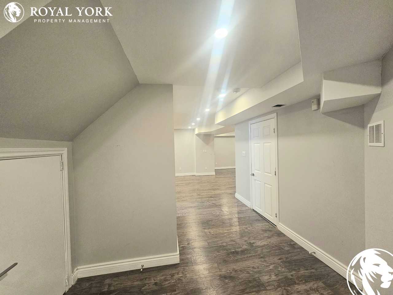 285 Sutherland Avenue, Bradford West Gwillimbury, Ontario L3Z 4H4