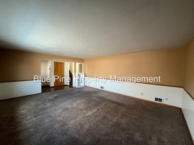 1570 12th St - Photo 4 of 28