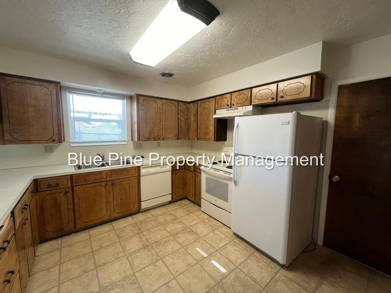 1570 12th St - Photo 7 of 28