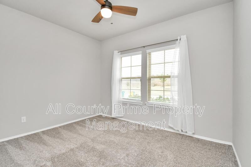 13967 Leigh Lake Ln - Photo 3 of 32